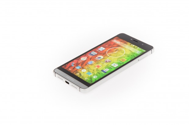 Das Display hat Full-HD-Aufl&ouml;sung und eine sehr gute Blickwinkelstabilit&auml;t. (Bild: Martin Wolf/Golem.de)